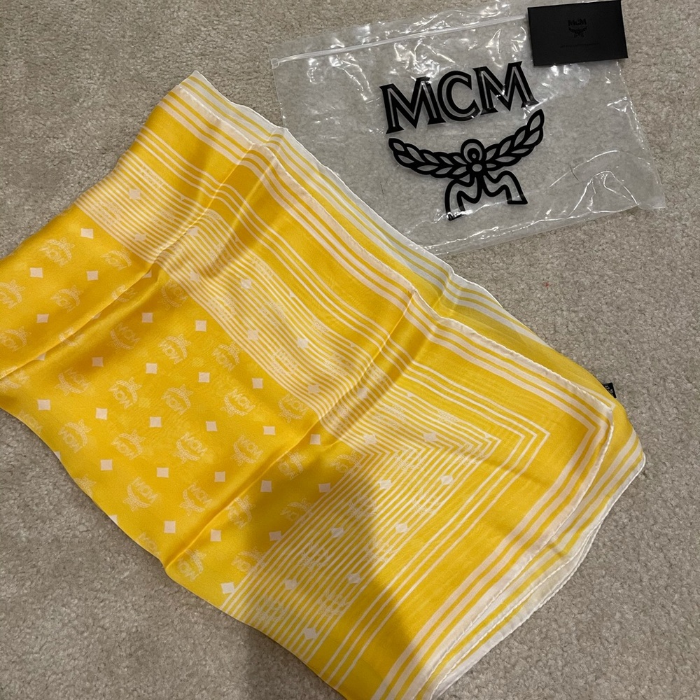 MCM scarf